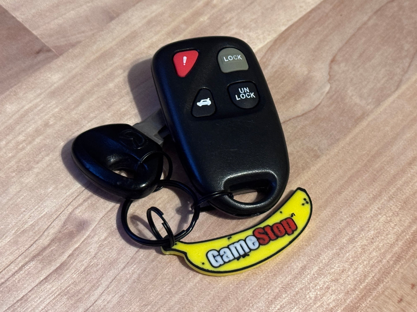 Unofficial GameStop Banana Keychain (2-pack)